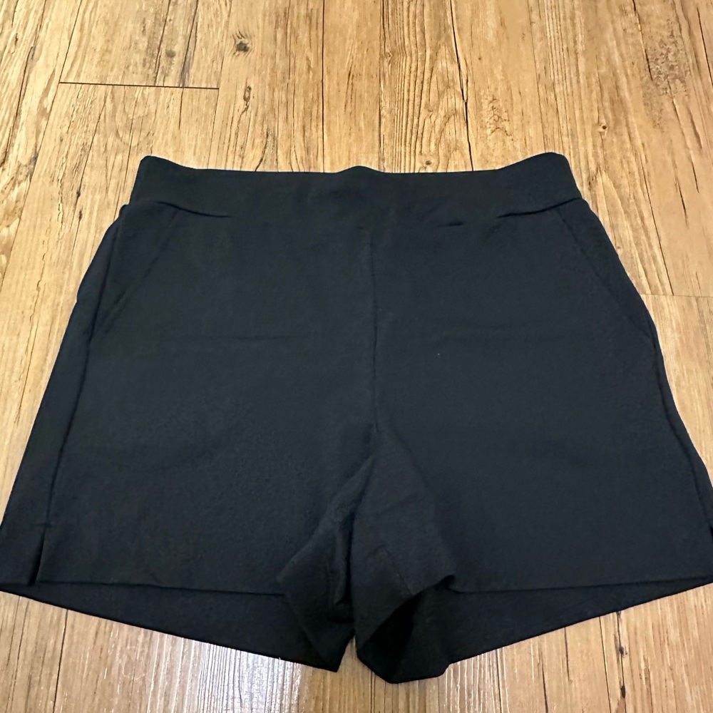 Like New Classic Black Women's Shorts sz medium